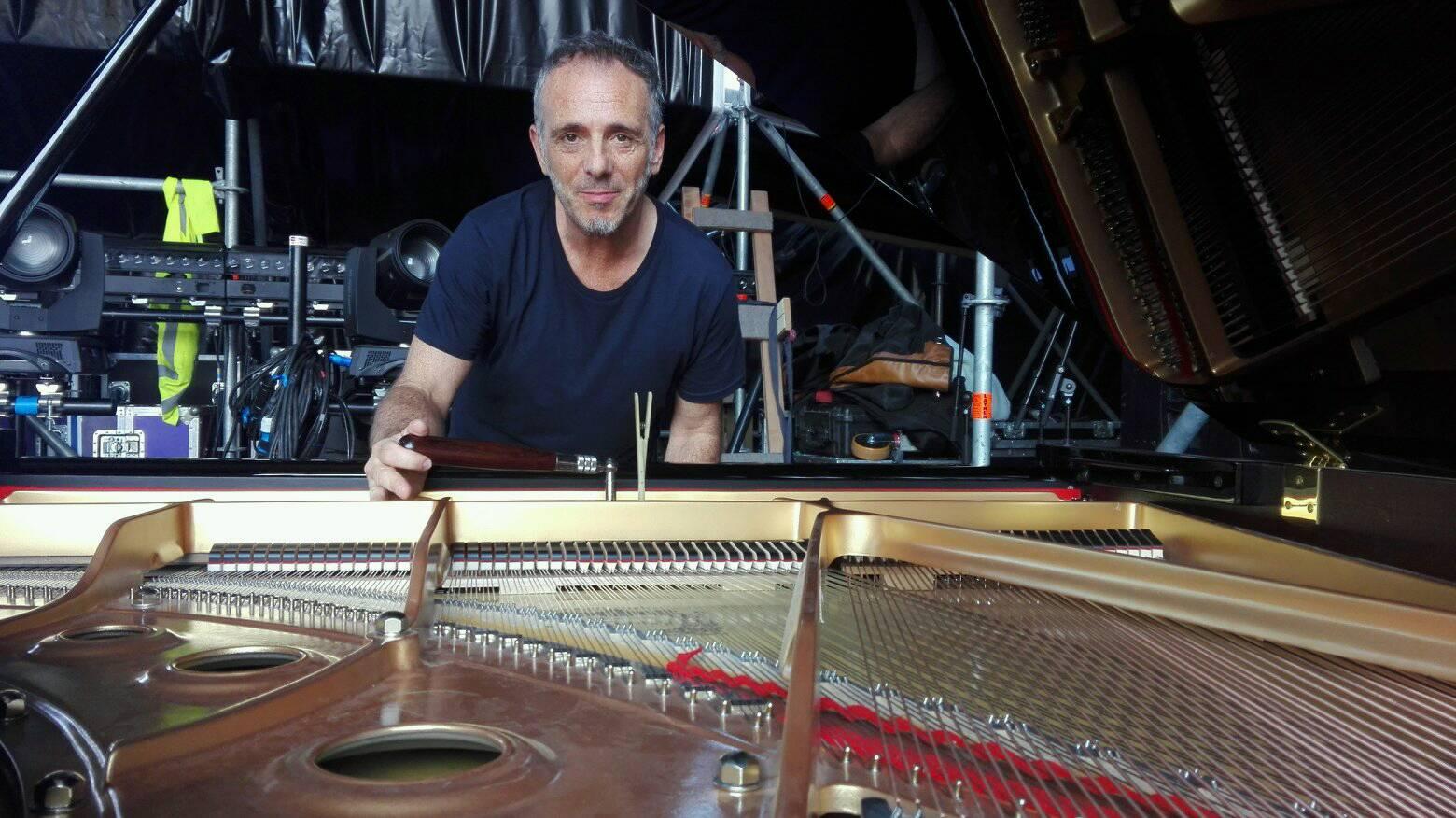 Jose Mari Santamaría afinación pianos